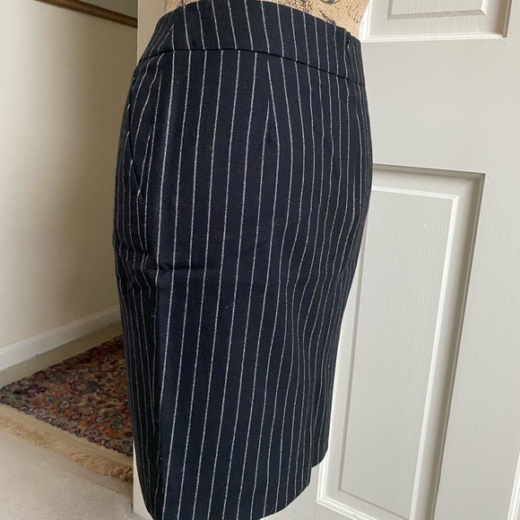 ARMANI Collezioni Wool Black and White Pinstriped Skirt Women’s Size 6 - Picture 4 of 5